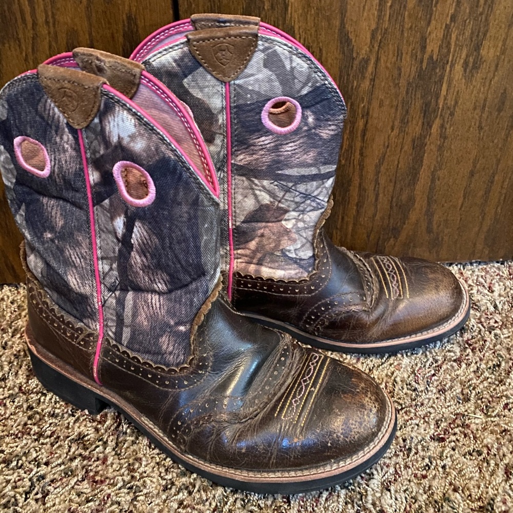 Camouflage Ariat boots